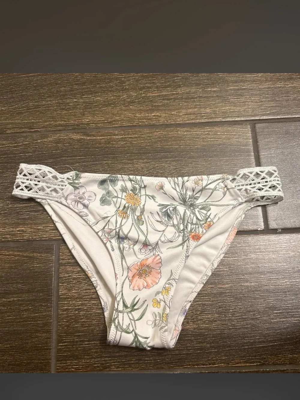 H&M Floral Print floral swimsuit bottom in White and Pink
